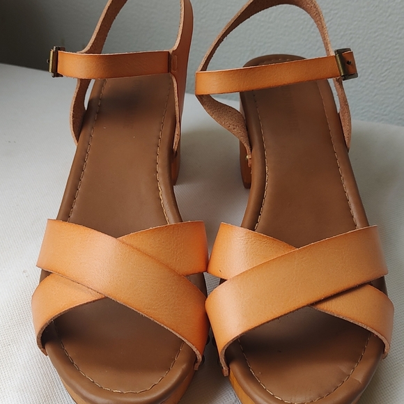 Cushionaire vegan sandals - Picture 9 of 9